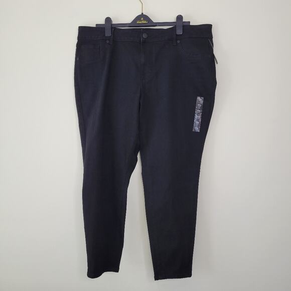 Maurices Black Mid Rise Jegging 22w short - Picture 2 of 6